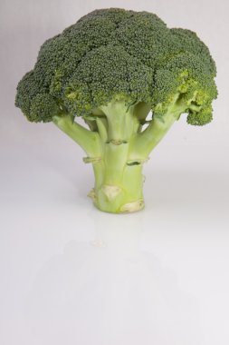Bütün brokoli bitki