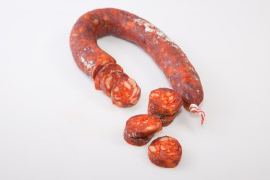 Kırmızı İber chorizo bazı parçalar kesin