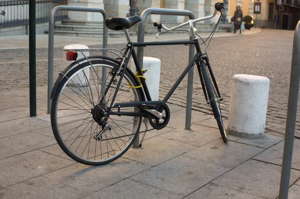 Klassisches Fahrrad geparkt — Stockfoto