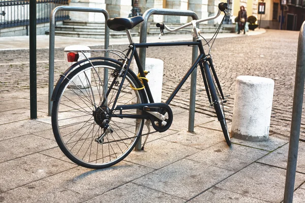 Classic bike parked — Stock Photo, Image