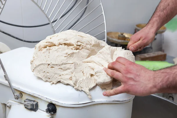 Cutting dough for bread — Stock Photo, Image