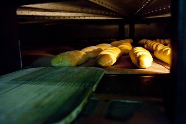 İçinde bol miktarda ekmek fırın