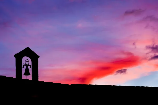 Silueta de campanario viejo — Foto de Stock