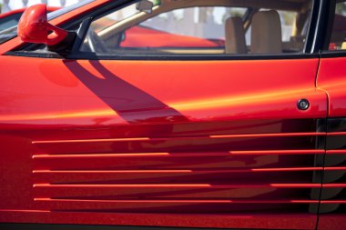 Ferrari Testarossa hava alımı Kepçe