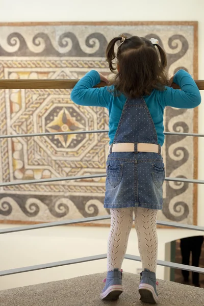 Observing the roman mosaic — Stock Photo, Image