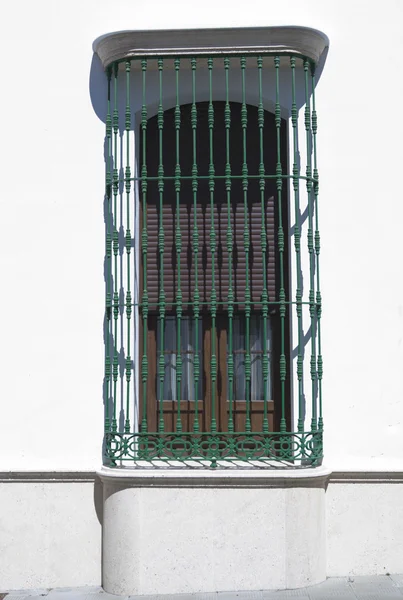 Andaluzyjski kutego żelaza okno — Zdjęcie stockowe