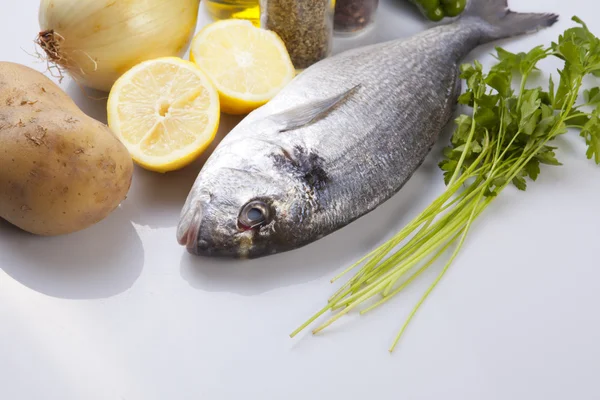 Raw sea bream fish with some ingredients — Stock Photo, Image