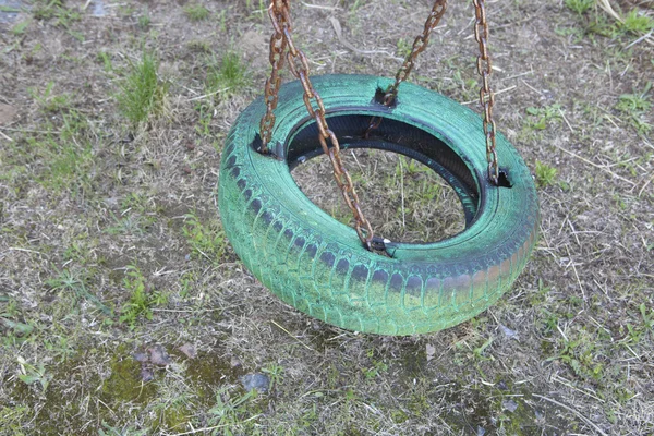 Green  tire swing — Stock Photo, Image