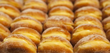 Krema doldurulmuş hamur işleri