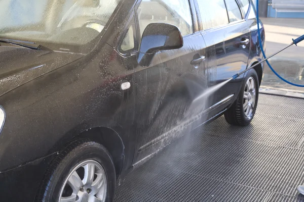 Waschen mit Druck meine Autotür — Stockfoto