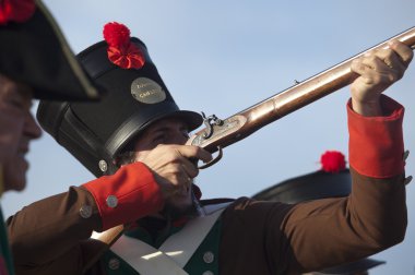 İspanyol askerin yangın tüfek