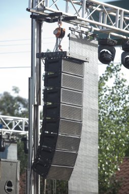 güçlü hoparlörleri