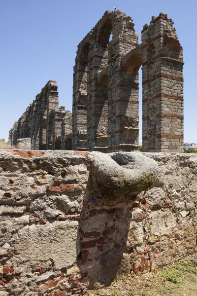 Fountain beside the aqueduct — Stock Photo, Image