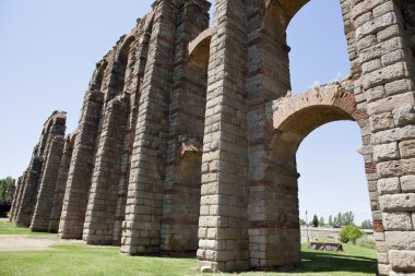 Sütunlar ve kemerler Merida su kemeri