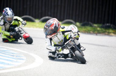 Çocuk mini-motorcu