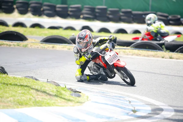 Motocross niños ciclistas — Foto de Stock