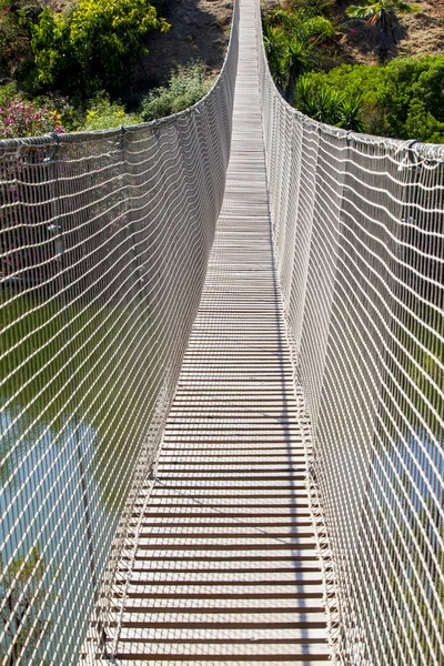 Touw en netto hangbrug — Stockfoto