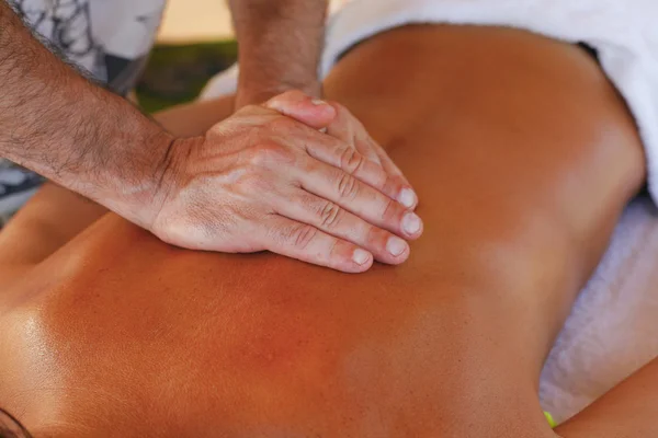 Massaggiatore in azione — Foto Stock