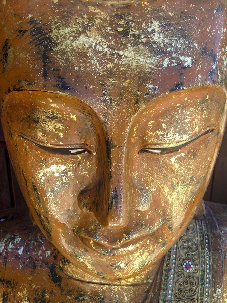 Dourado tailandês buddha closeup — Fotografia de Stock