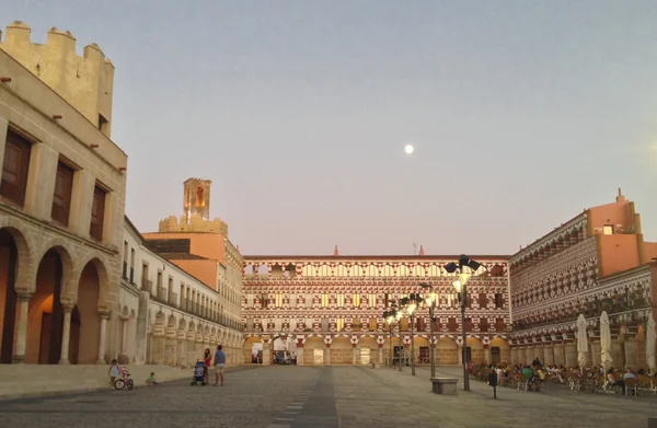 Lune du crépuscule sur High Square, Badajoz — Photo