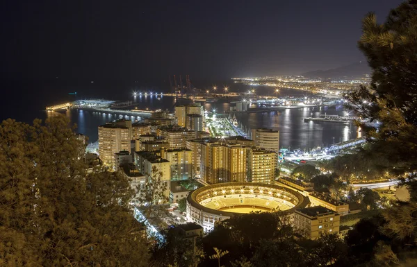 Aerial stadsbilden på natten, Malaga — Stockfoto