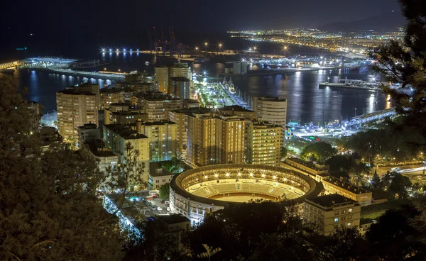 Luchtfoto stadsgezicht bij nacht, Malaga — Stockfoto