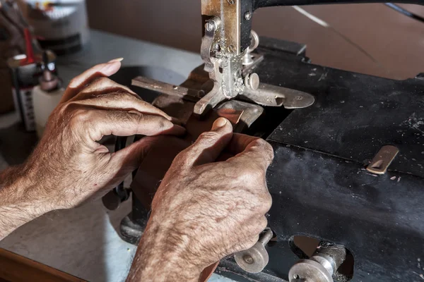 Smothing the leather — Stock Photo, Image