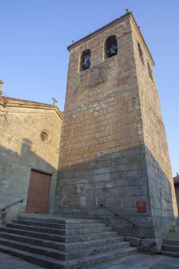 San Pedro kilise kulesi. Allariz eski şehri, Orense, İspanya. 