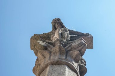 Praza de Eirocino Dos Caballeros, Ourense, Galiçya, İspanya. Çarmıha gerilen İsa 'yı temsil eden süvari figürü.
