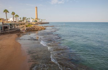 Canteras Sahili, Chipiona, Cadiz, İspanya. İspanyol turistler Endülüs 'ün popüler turizm beldeleri
