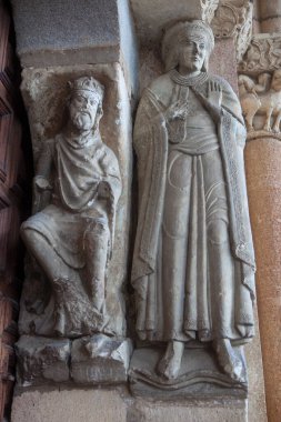 Basilica de San Vicente, Avila, İspanya, Romanesk mimarinin en iyi örnekleri. Güney kapı heykelleri