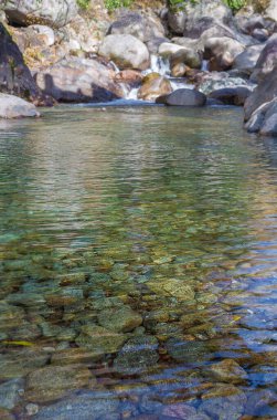 La Maquina doğal havuzu Jaranda, Guijo de Santa Barbara. La Vera, Caceres, Extremadura, İspanya 'nın güzel bölgesinin bir parçası.