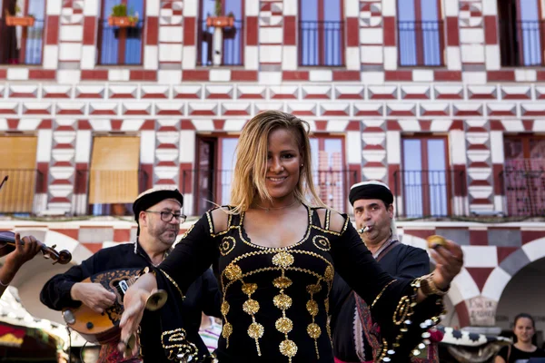 Belly dancer with finger cymbals — Stock Photo, Image