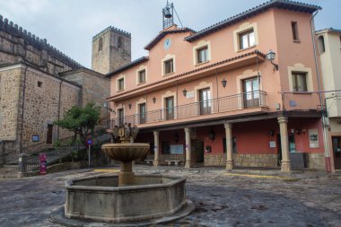 Jarandilla de la Vera Meydanı manzaralı. La Vera, Caceres, Extremadura, İspanya 'nın güzel bölgelerinden biridir.
