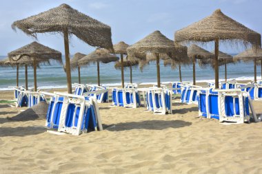 şemsiye ve şezlong