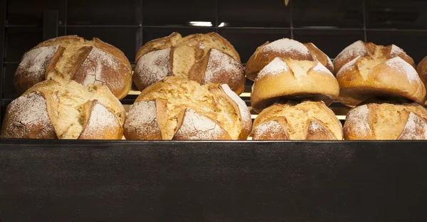 Loaves displayed on bakery shop — Stock Photo, Image