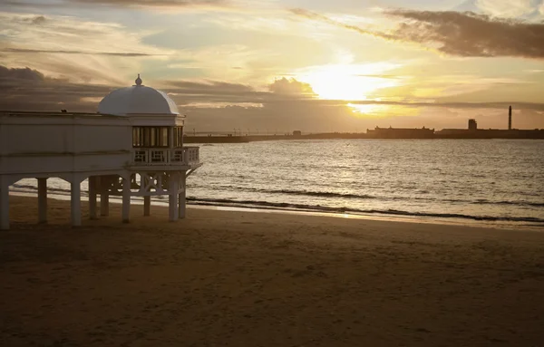 Caleta Strand in der Abenddämmerung, cadiz, Spanien — Stockfoto