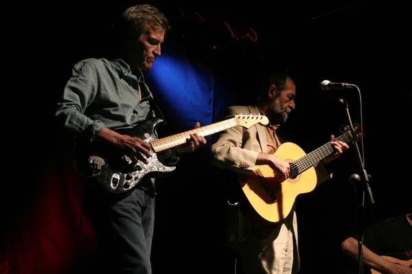 İspanyol şarkıcı-söz yazarı Pablo Guerrero performans — Stok fotoğraf