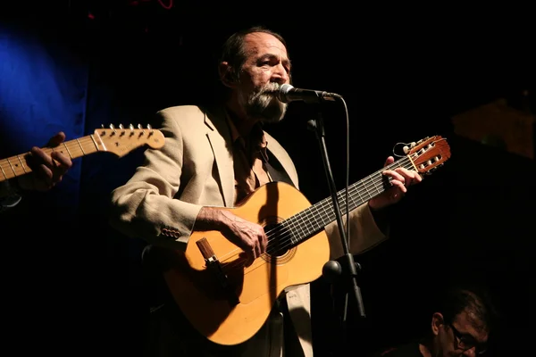 Actuación del cantautor español Pablo Guerrero — Foto de Stock