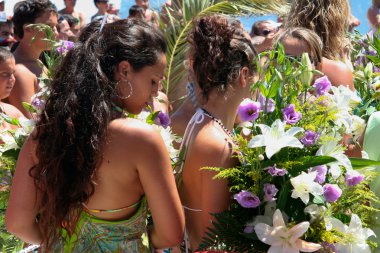 Taşıyıcılar hattı. Kimliği belirsiz kişi Palm Virgin alayı katılan