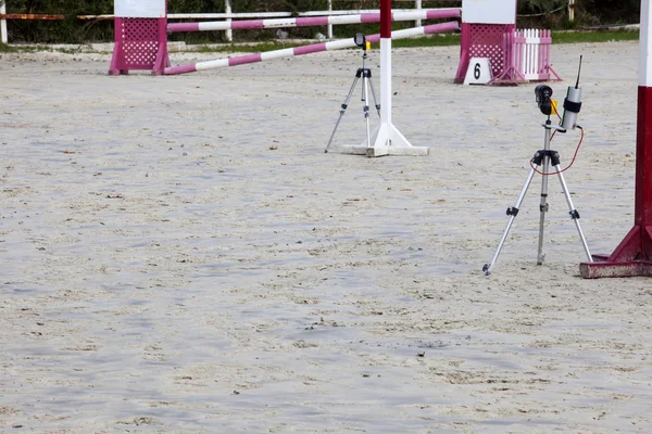 Инфракрасные устройства барьеры перед препятствием при прыжках с лошади compe — стоковое фото