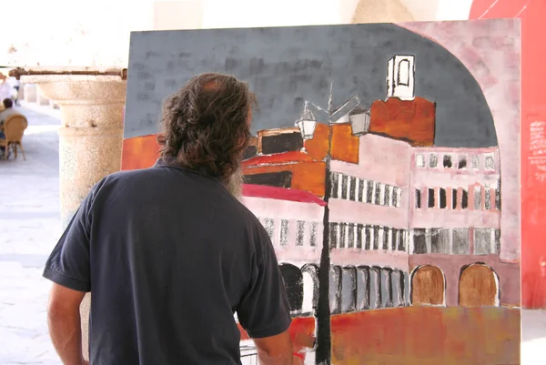 Painter at work painting the Hight Square, or Plaza Alta — Stock Photo, Image