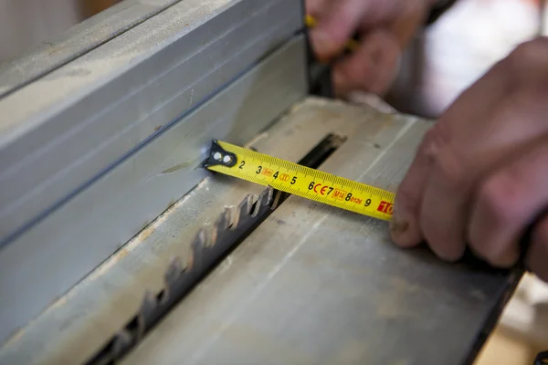 Carpenter measuring the cutting area of circular saw — Stock Photo, Image