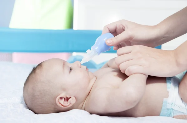 Mother using baby nasal aspirator — Stock Photo, Image