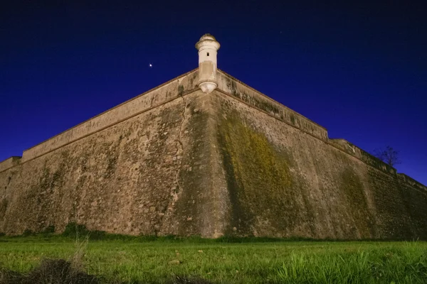 Olivenza bastion i skymningen, Spanien — Stockfoto