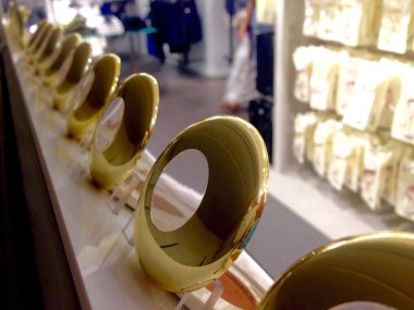 Toz kompakt makyaj için altın ekran