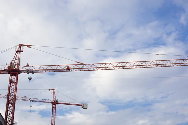 Two red cranes against blue sky — Stock Photo, Image