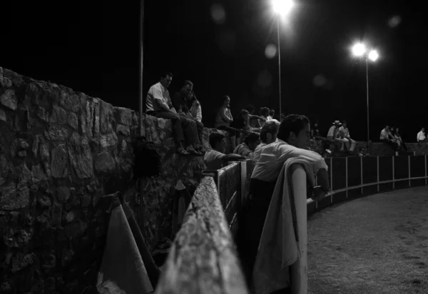 Ambel Posada  waits for performs at night training bullfight — Stock Photo, Image