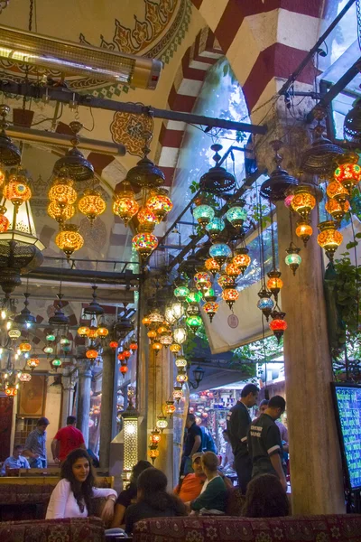 枝形吊灯咖啡馆伊斯坦布尔 — 图库照片