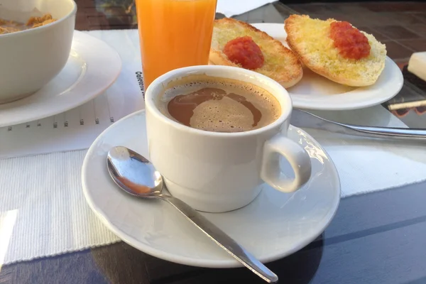 Desayuno español con zumo de naranja —  Fotos de Stock